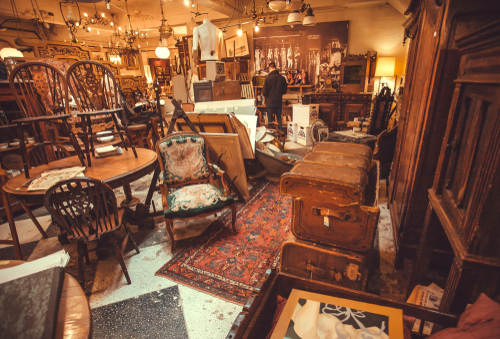 Antwerp,,belgium, ,mar,30:,buyers,inside,the,antique,shop